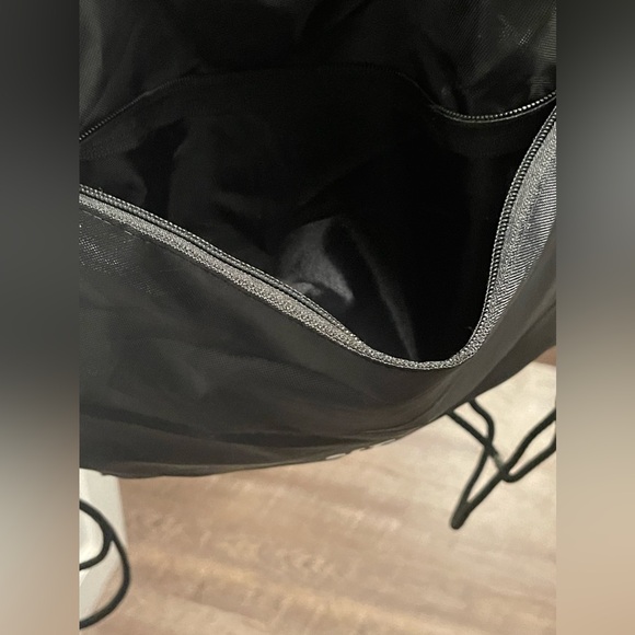 🎒Lit Drawstring Backpack🎒 - Picture 2 of 3